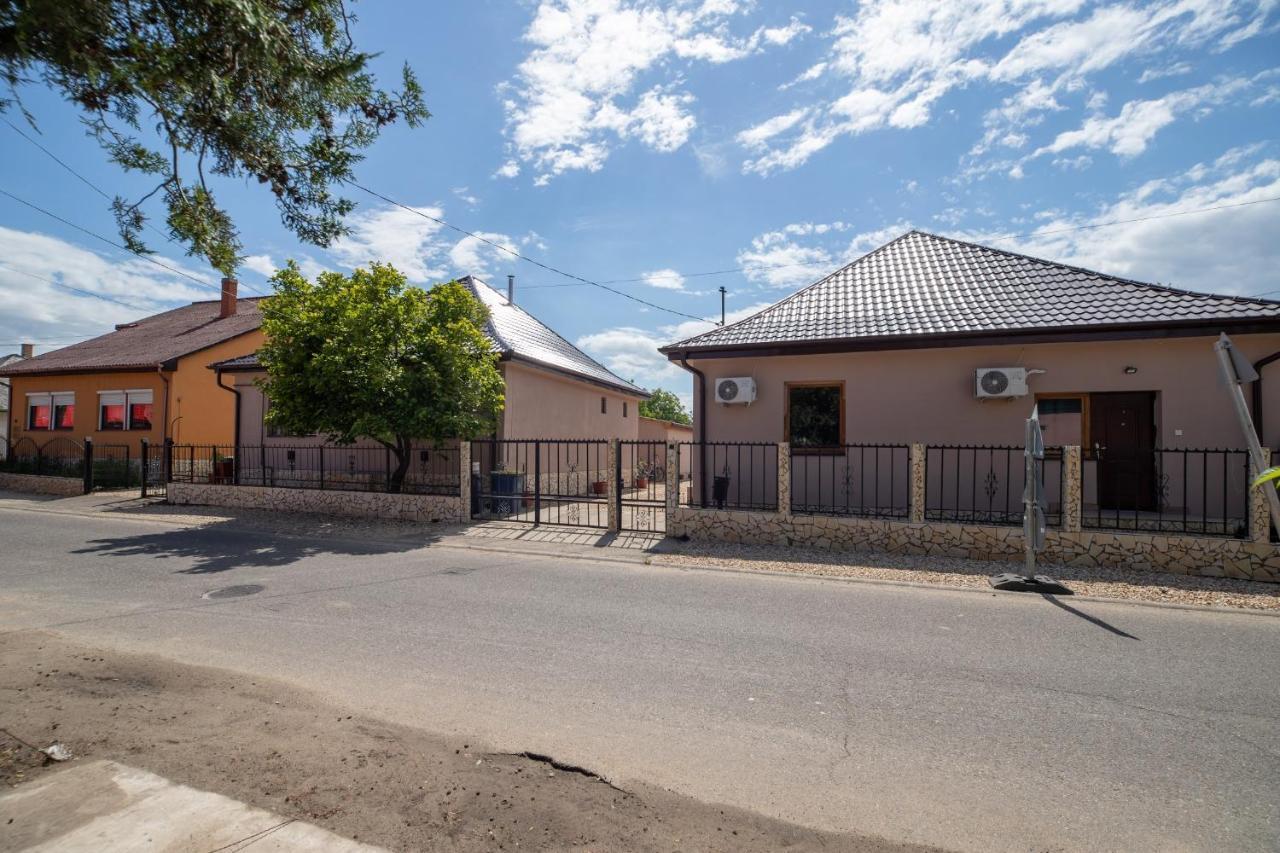 דירות Nyírbátor Ivanhoe Apartman מראה חיצוני תמונה