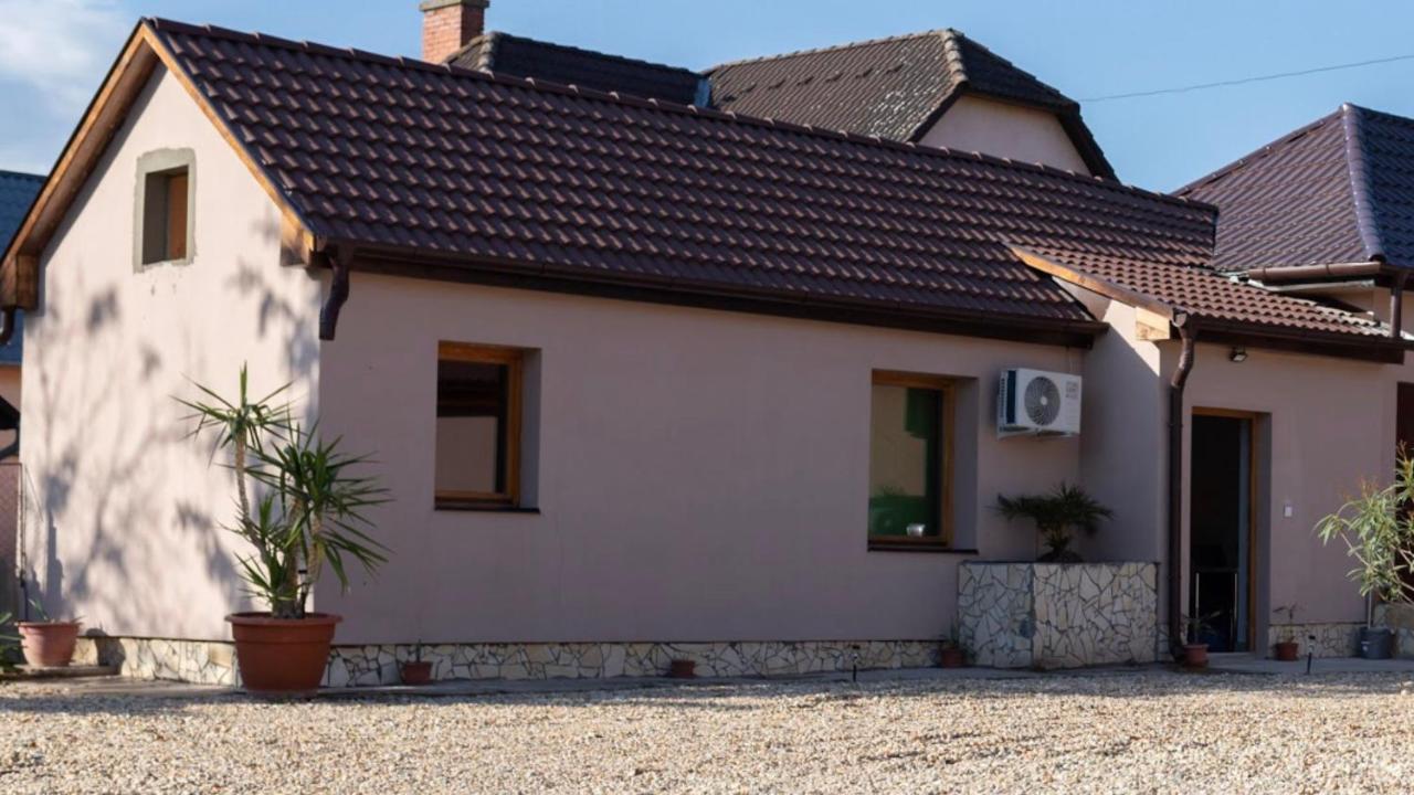דירות Nyírbátor Ivanhoe Apartman מראה חיצוני תמונה
